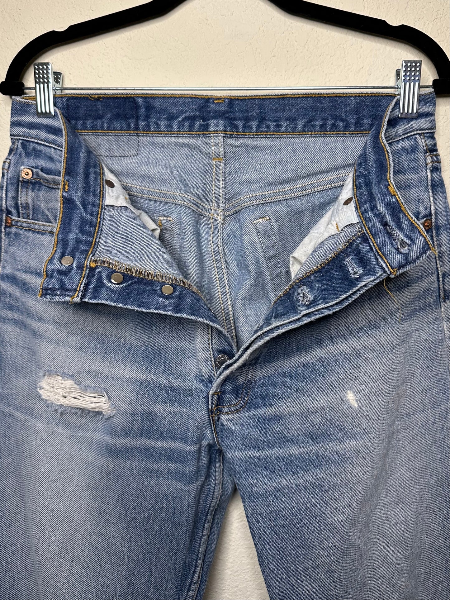 80’s Levi’s 501 Distressed Jeans (Men’s 31/32x35 / Women’s 30)