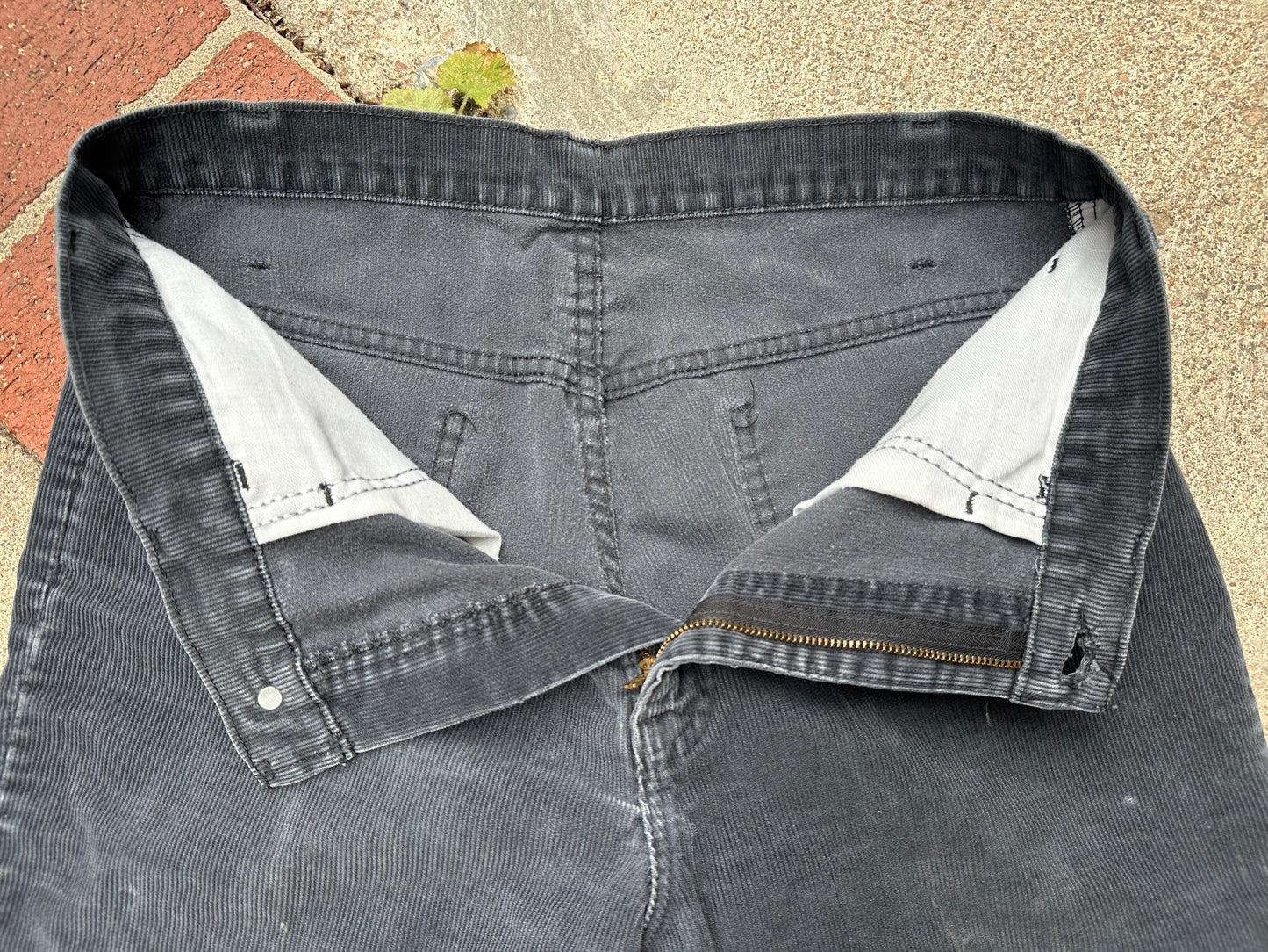 80’s Levi’s 519 “Californian” Corduroy White Tab Pants (Men’s 32/ Women’s 30)