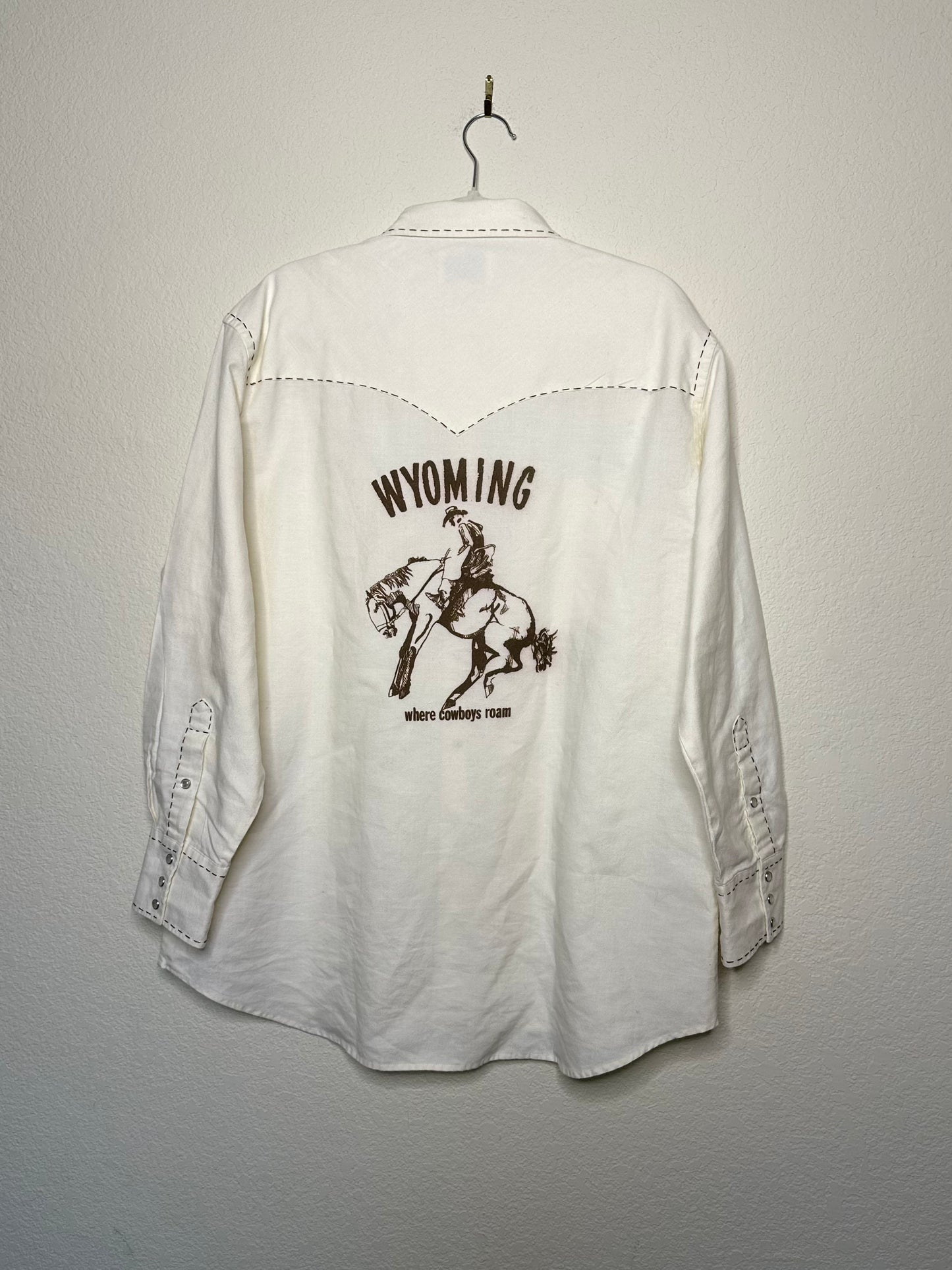 MCA Vintage Revival:’s “Wyoming Where Cowboys Roam” Embroidered Pearl Snap (Unisex XXL)