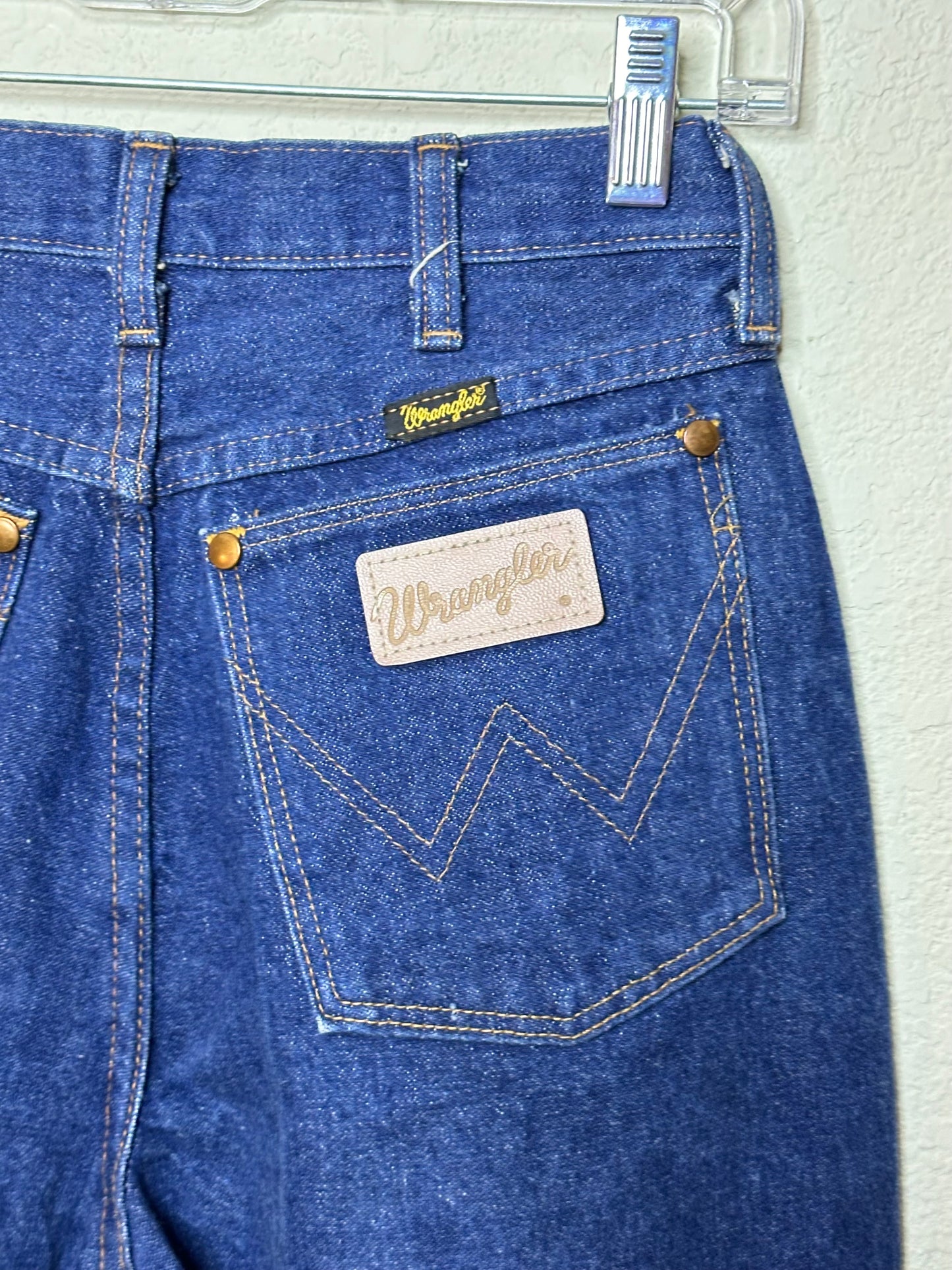 90’s Wrangler Indigo Cowboy Cut USA Jeans (26x30 / Modern 4/6)