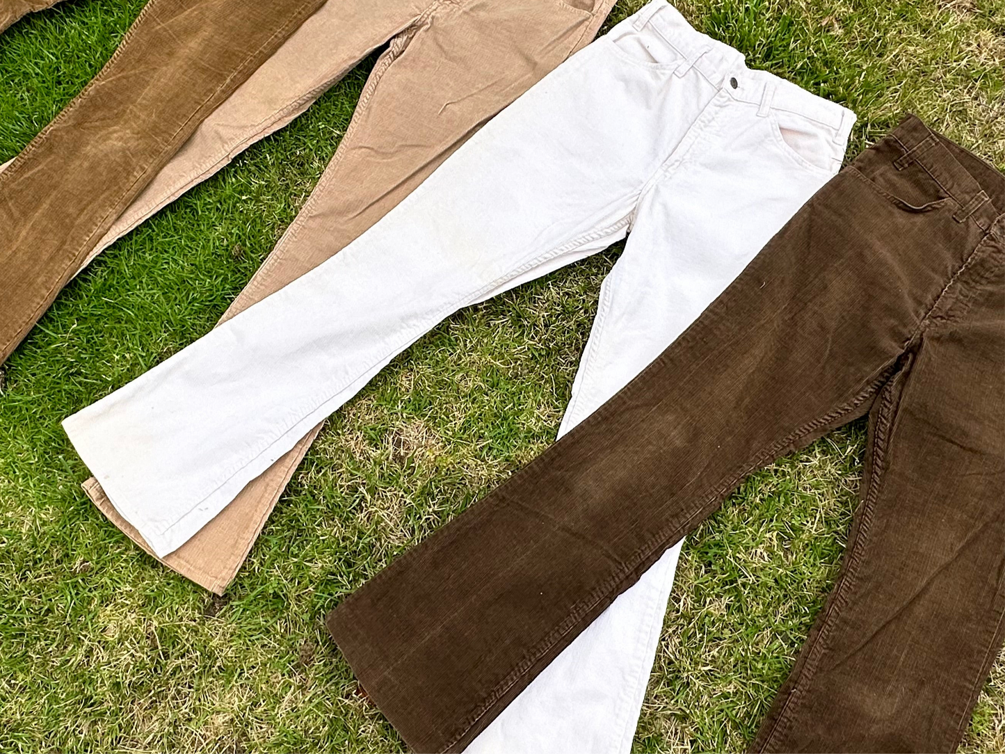70’s Levi’s 646 Ivory Corduroy Bell Bottom Pants (Men’s 30/ Women’s 28)