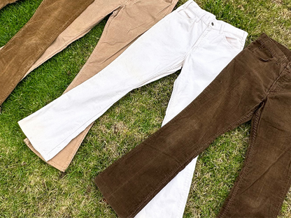 70’s Levi’s 646 Ivory Corduroy Bell Bottom Pants (Men’s 30/ Women’s 28)