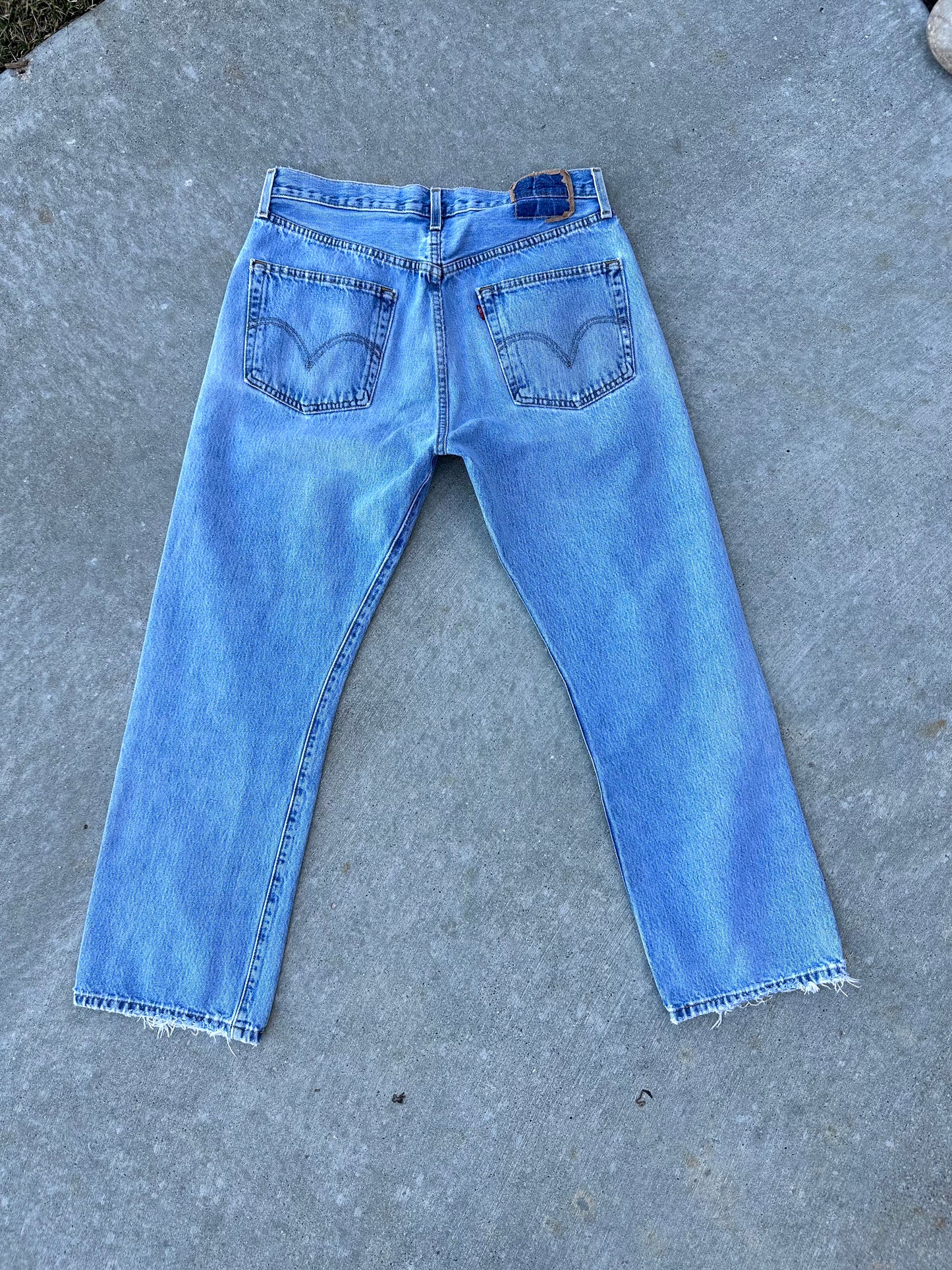 Y2K Levi’s 501 Light Wash Denim Jeans (Men’s 31x29 / Women’s 29)