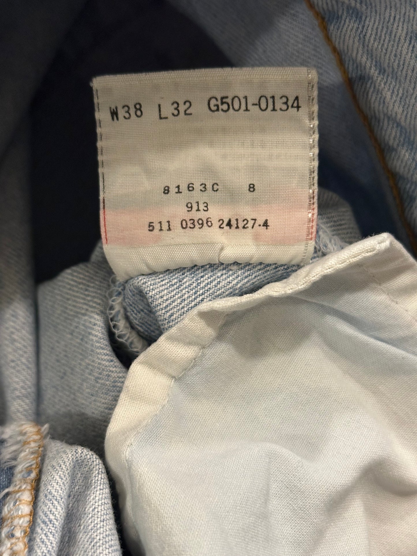 90’s Levi’s 501 Light Wash Denim USA Jeans (Men’s 36x32/Women’s 34)