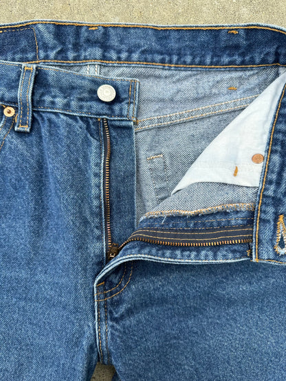 90’s Levi’s 505 Denim Jeans (Men’s 28x27/Women’s 26/27)
