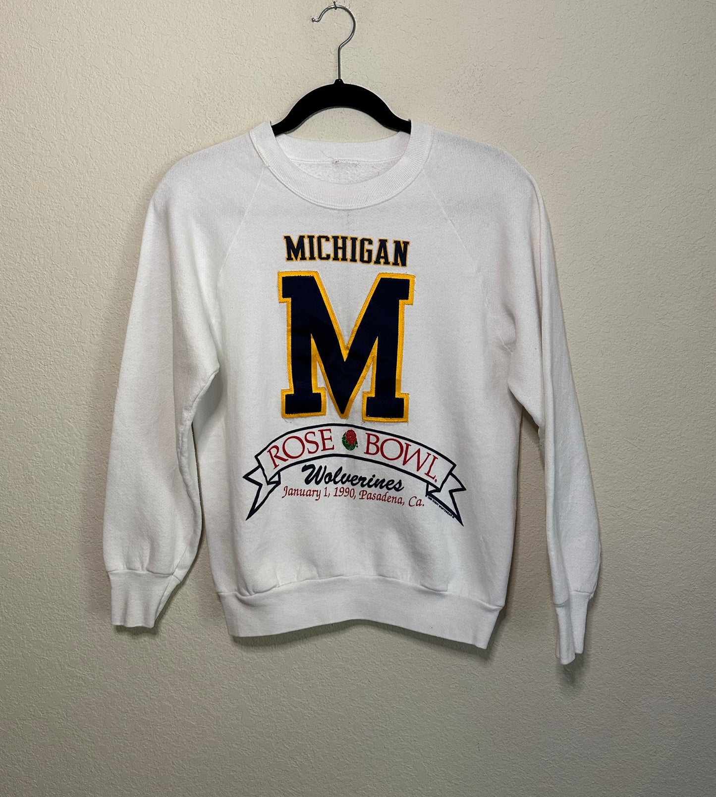 VERY RARE 1990 Michigan Wolverines “M” Patch Rose Bowl Raglan Crop Sweatshirt (Women’s S)